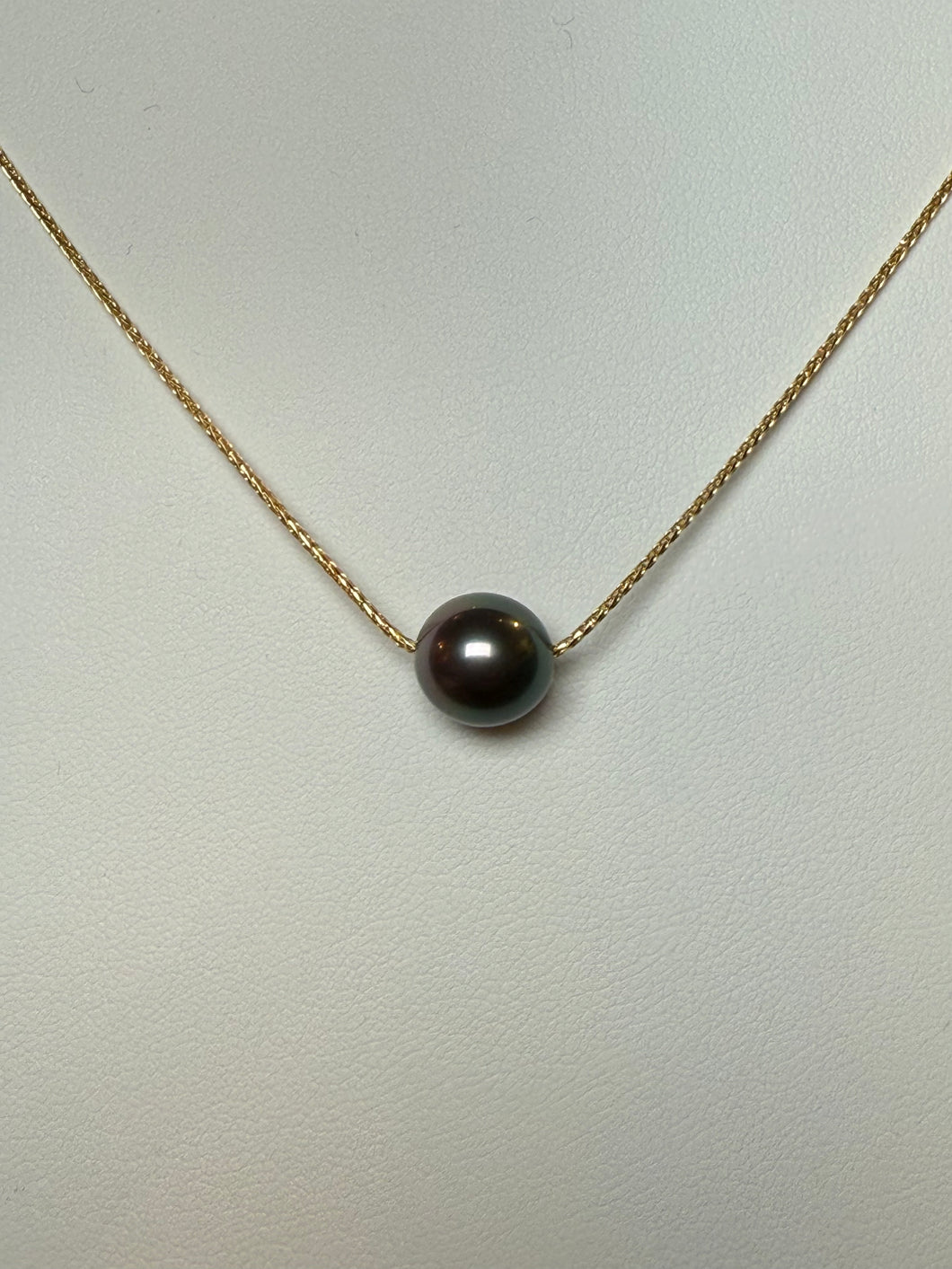 14KYG Tahitian “Floater” Pearl Necklace