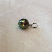 Load image into Gallery viewer, 14KWG Tahitian Pearl Pendant
